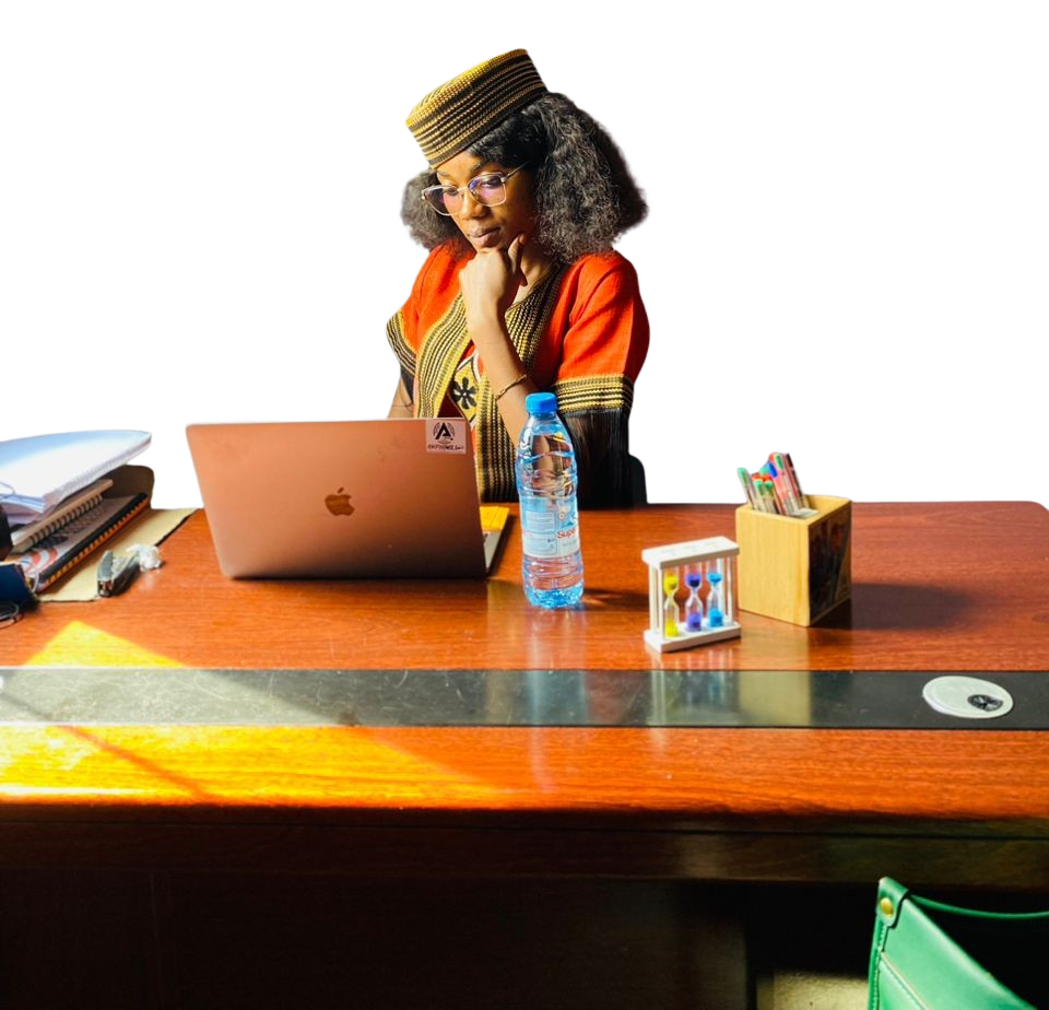 Raye Mounchili (COO)